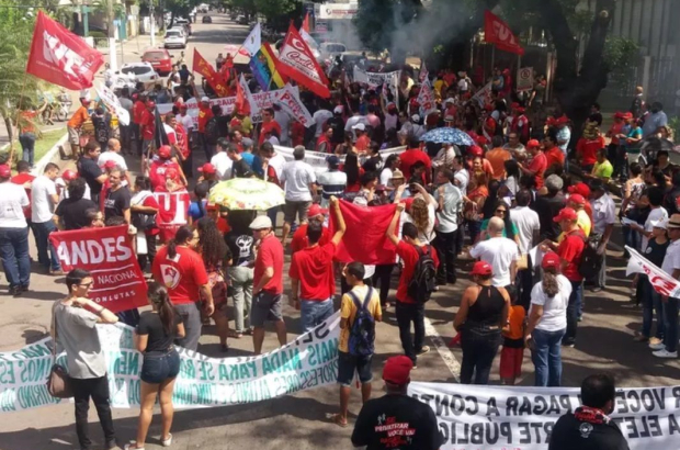 AP: No centro de Macapá, manifestação rejeita reforma